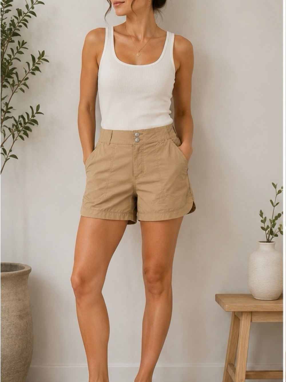 The American Outdoorsman Women’s Tan Hiking Trail Shorts Size Large